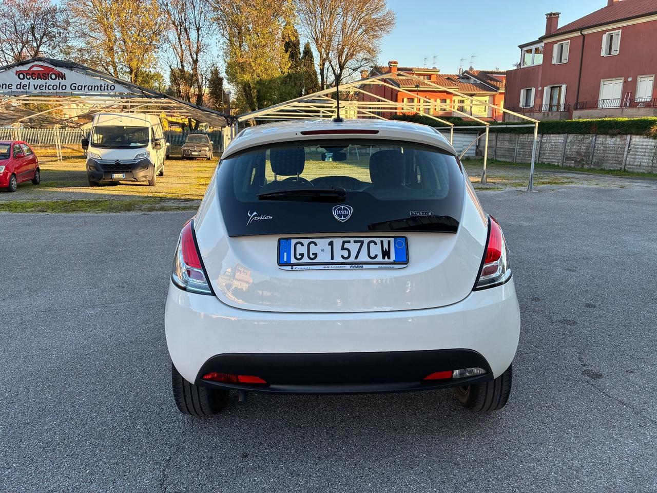 Lancia Ypsilon 1.0 FireFly S&S Hybrid Ecochic Silver