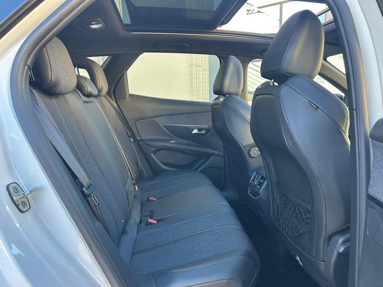 Peugeot 3008 1.5 BlueHDi EAT8 GT-LINE TETTO-2018