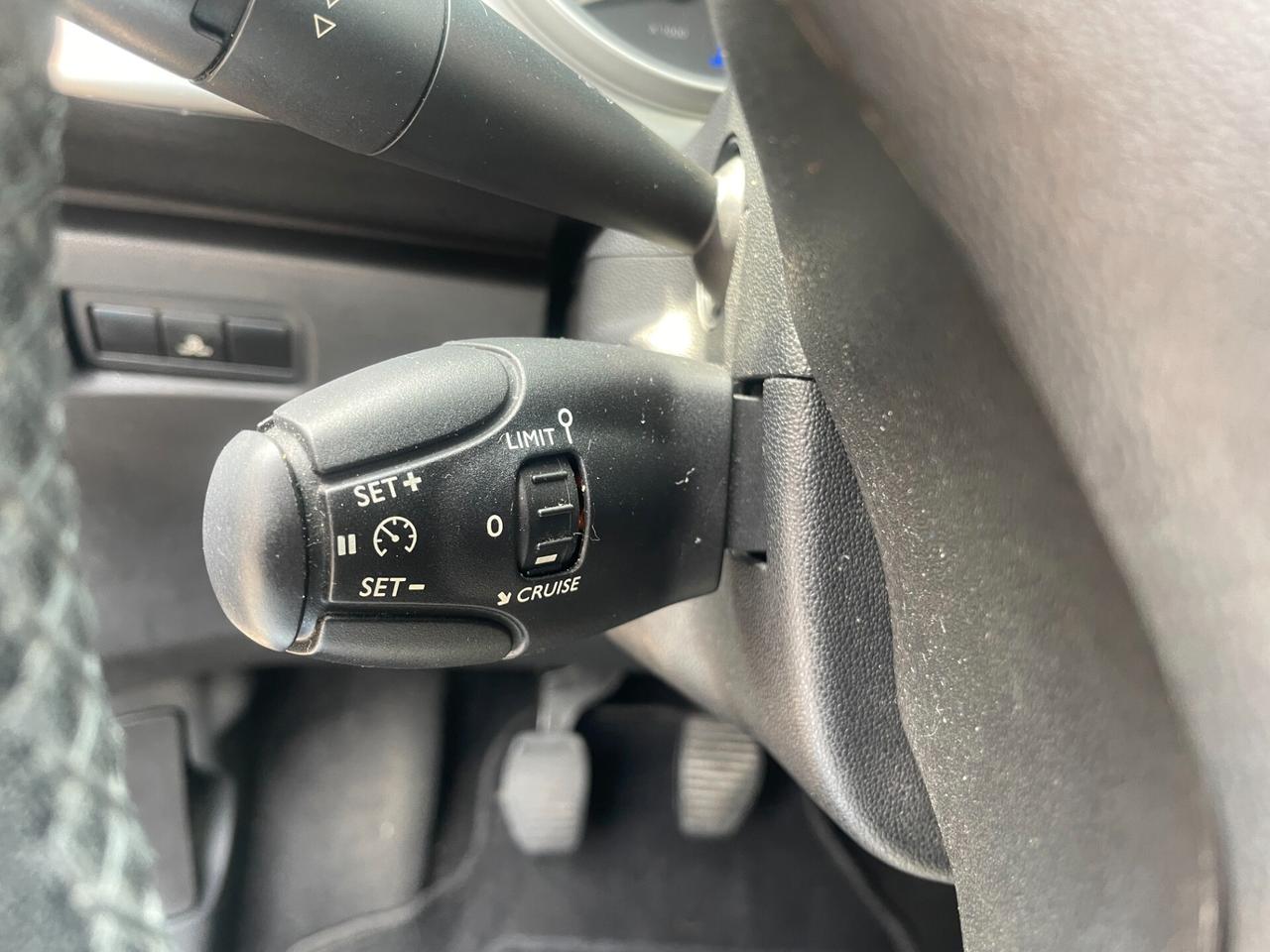 Citroen C3 NEOPATENTATI - BENZINA AREA B MILANO