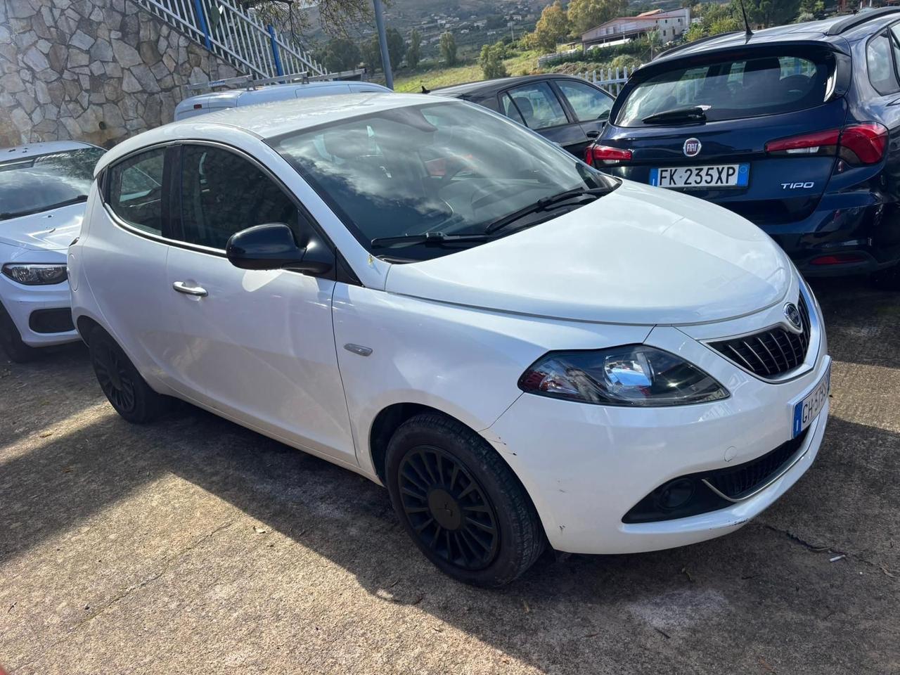 Lancia Ypsilon 1.0 FireFly 5 porte S&S Hybrid Ecochic A. Ferretti