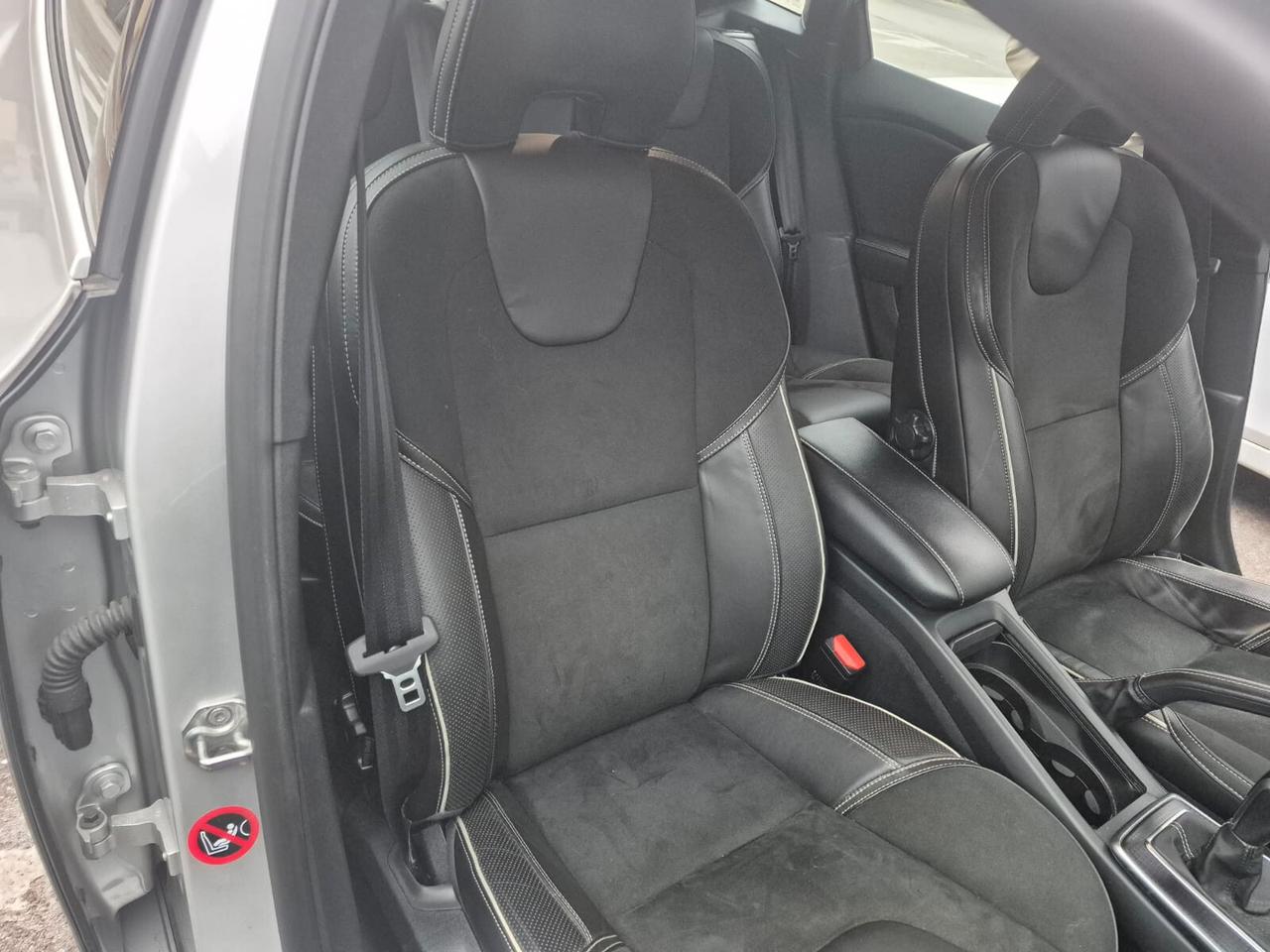 Volvo V40 D2 R-design DISTRIBUZIONE NUOVA