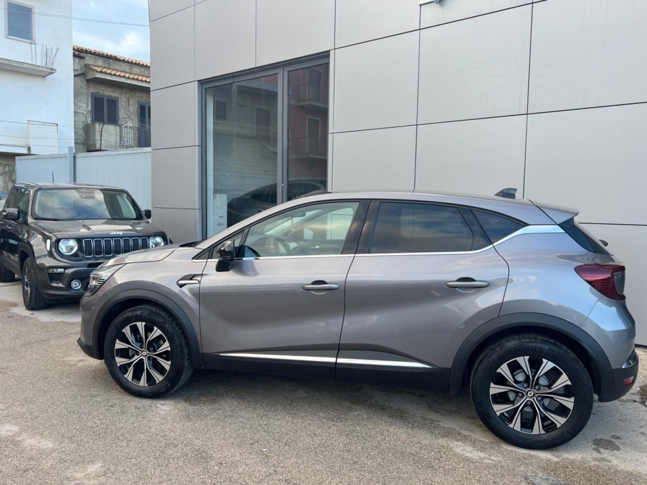 Renault Captur TCe 12V 90 CV Techno - ANNO 2023 - KM 8.000