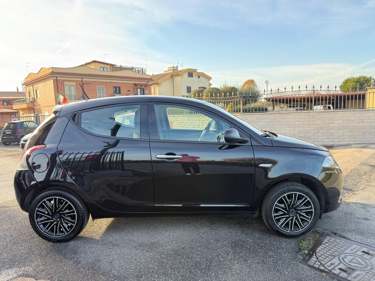 Lancia Ypsilon 1.0 FireFly 5 porte Hybrid Gold