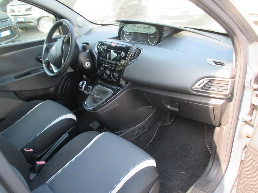 Lancia Ypsilon 0.9 t.air Gold ecochic metano 80cv E6
