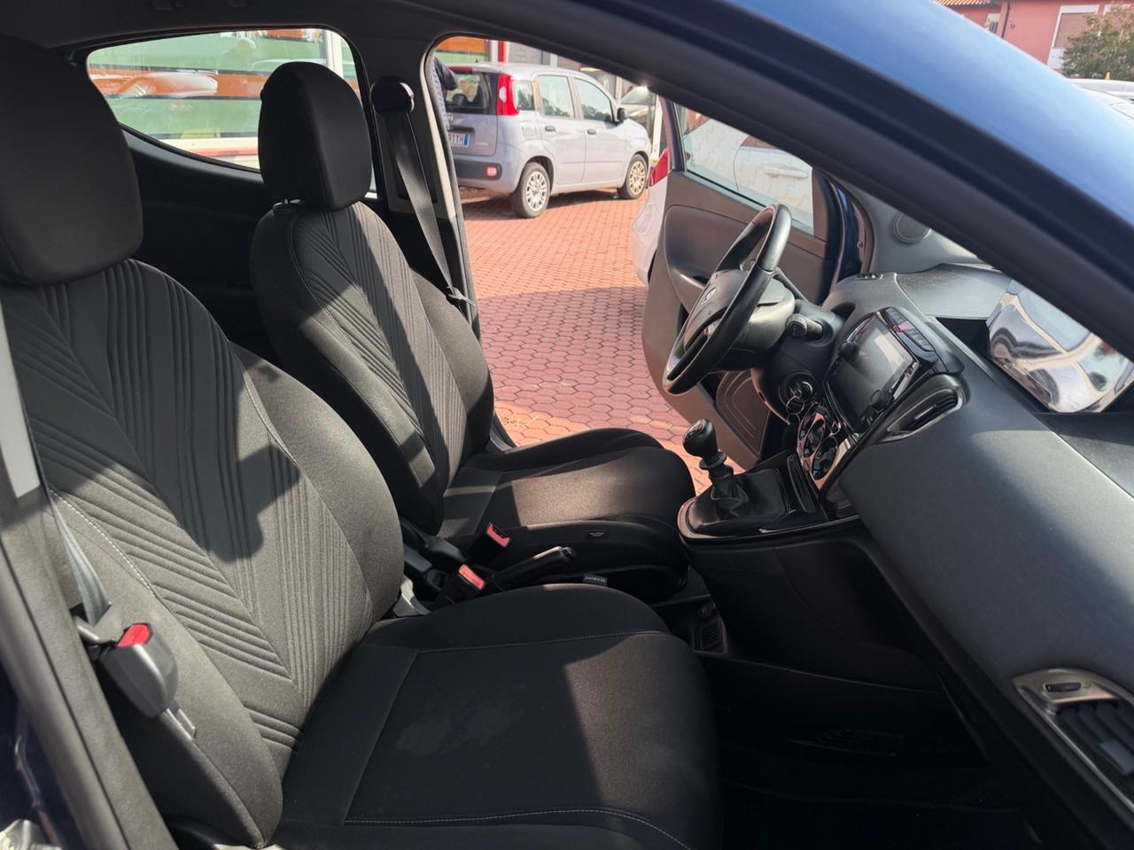 Lancia Ypsilon 1.0 FireFly 5 porte S&S Hybrid Ecochic Gold