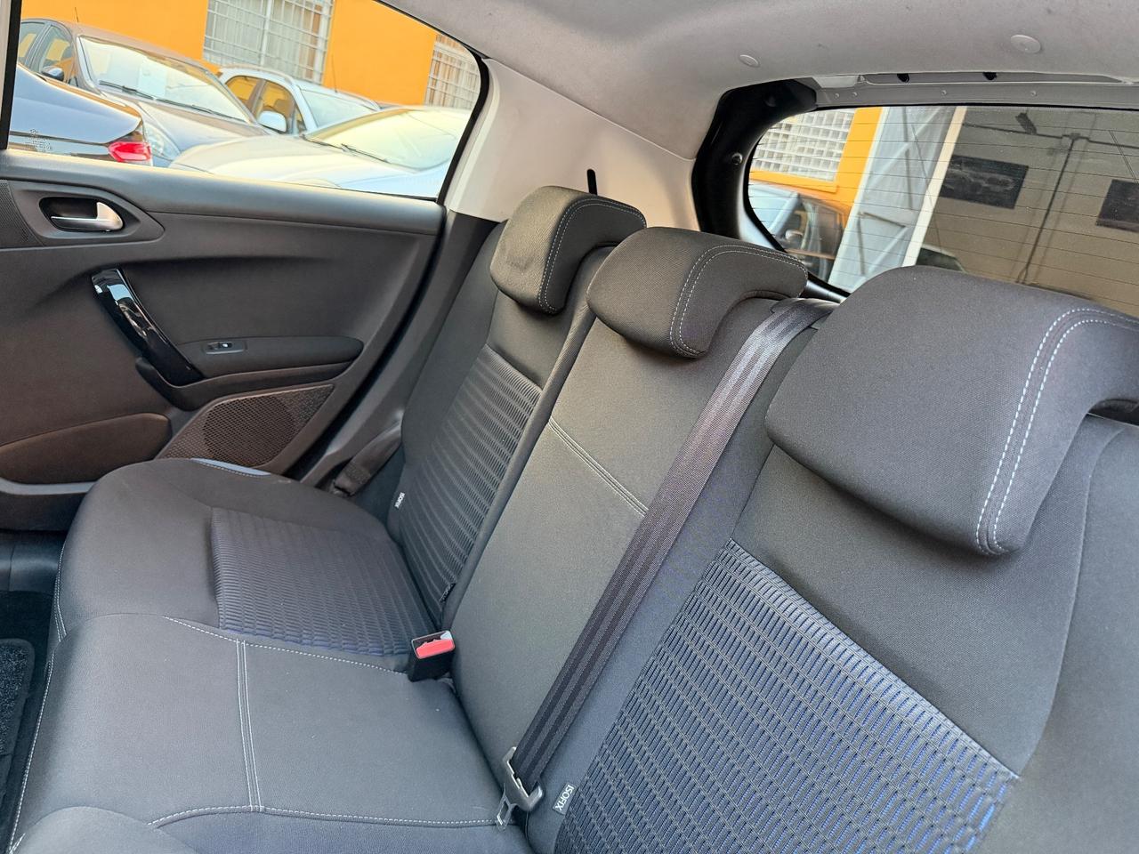 Peugeot 208 PureTech 82 5 porte Allure