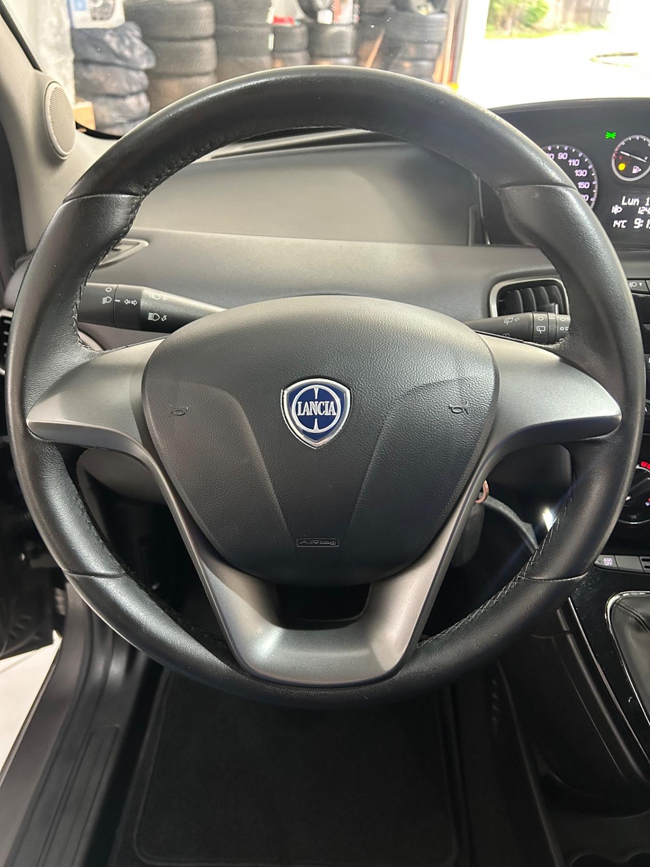Lancia Ypsilon 1.2 69 CV 5 porte S&S Platinum