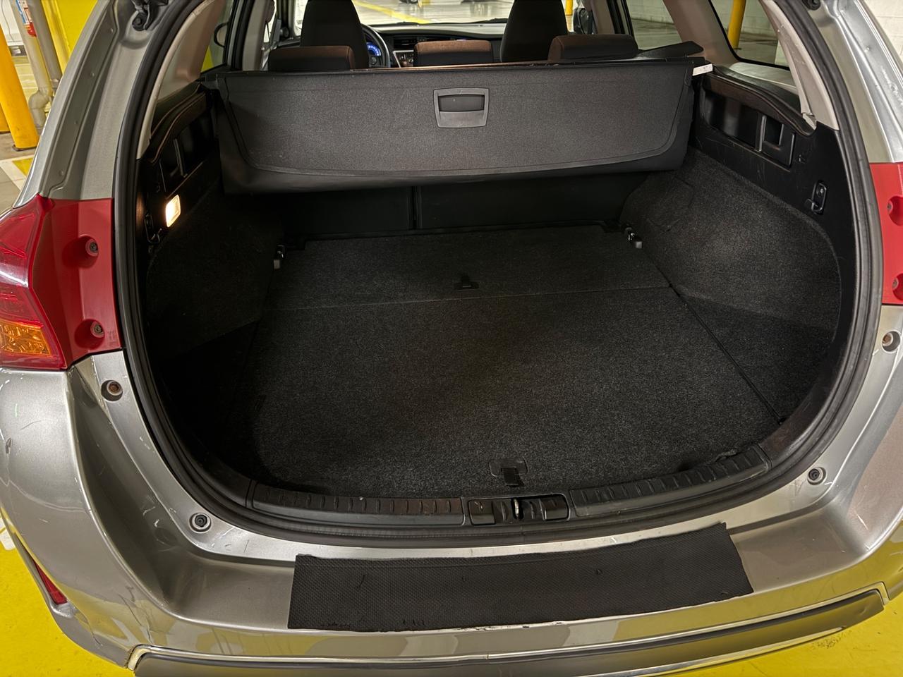Toyota Auris Touring 1.8 Hybrid