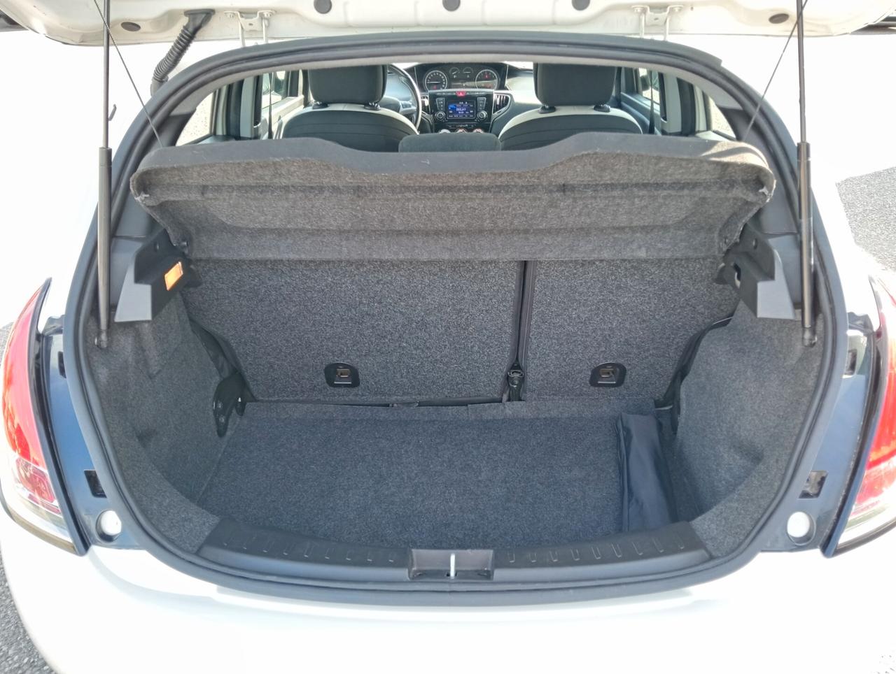 Lancia Ypsilon 1.2 69 CV 5 porte Gold 5 posti