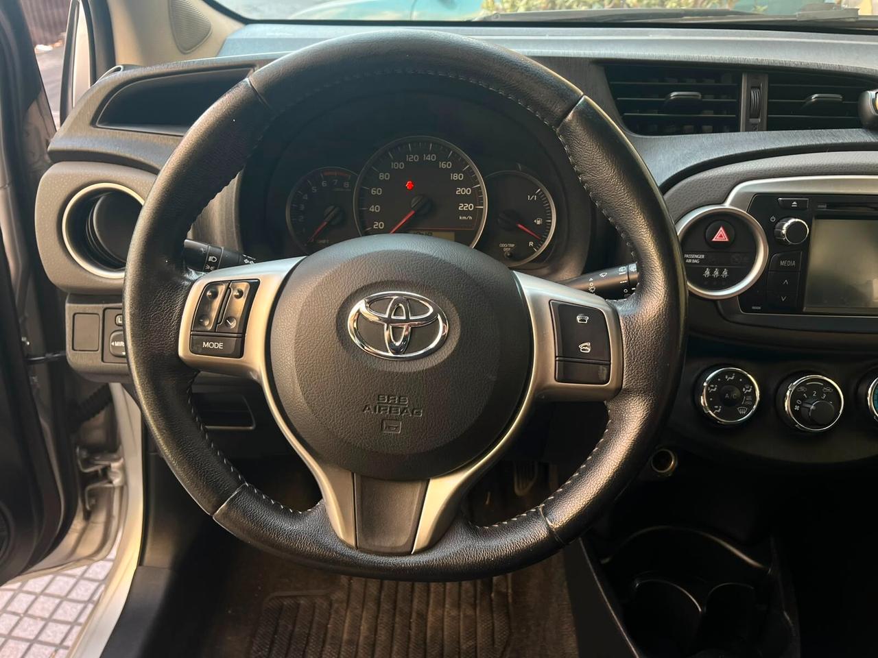 Toyota Yaris 1.0 5 porte Lounge *NEOPATENTATI*