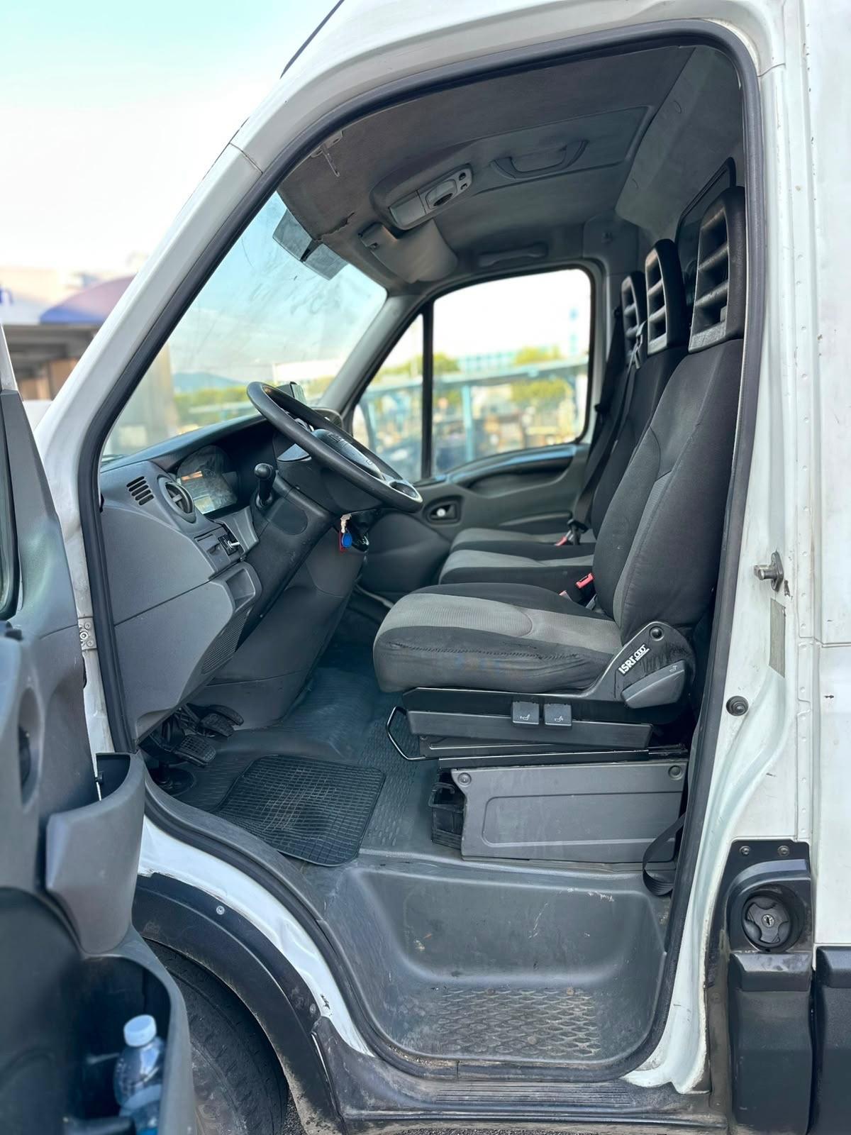 Iveco 35s15 passo medio e tetto alto