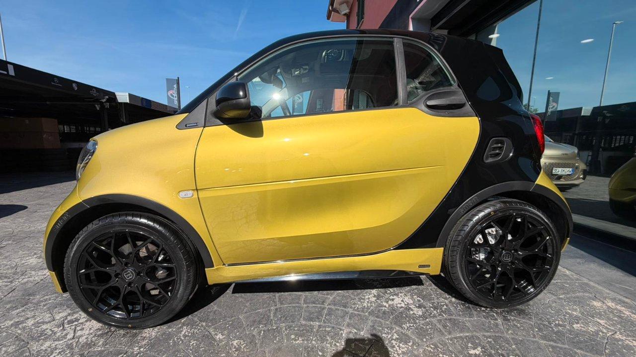 Smart fortwo coupe PROMO 275,00 EURO MENSILI BRABUS STYLE CERCHI 17 LED RETROCAMERA