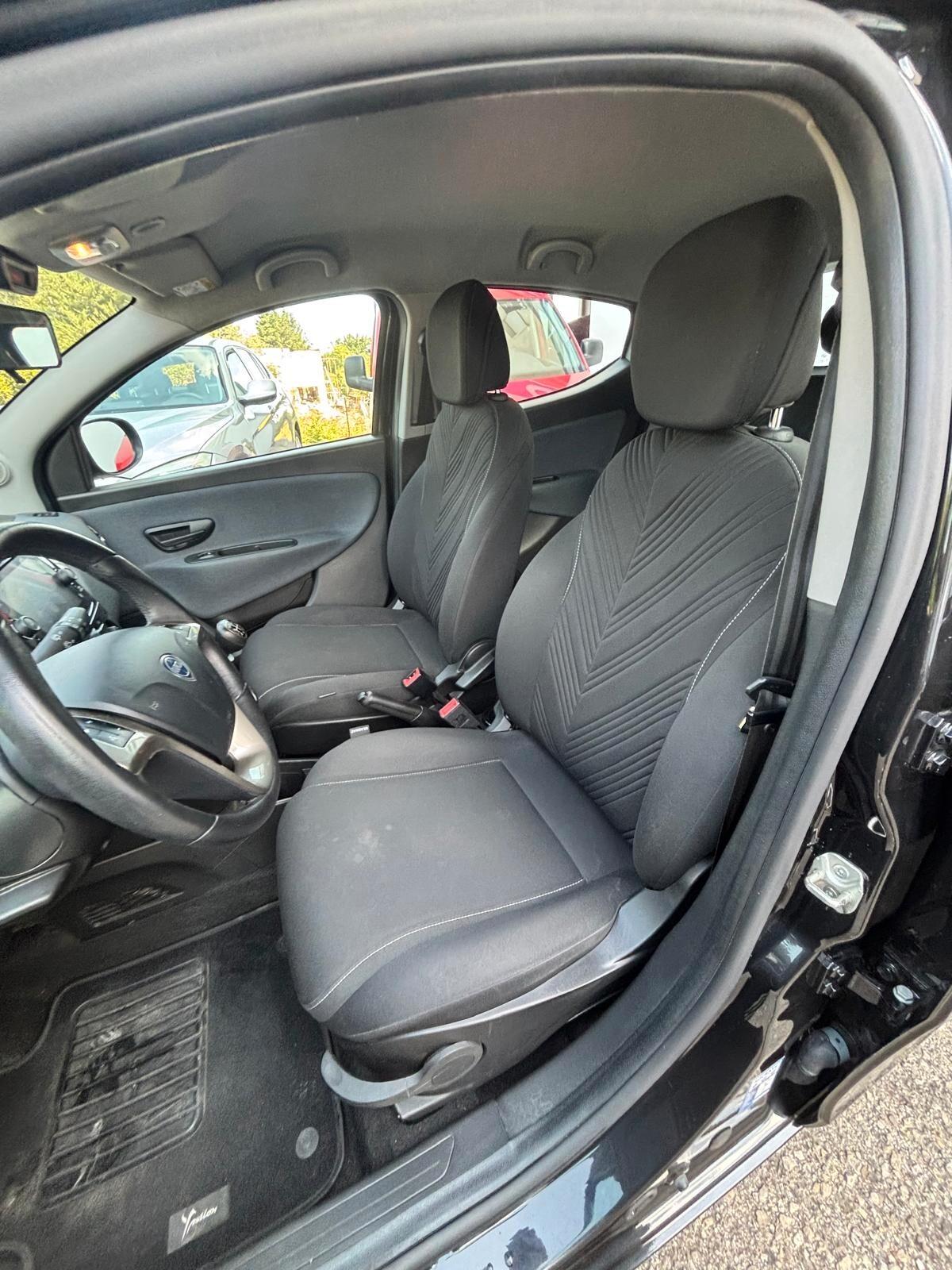 Lancia Ypsilon 1.0 FireFly 5 porte S&S Hybrid Gold