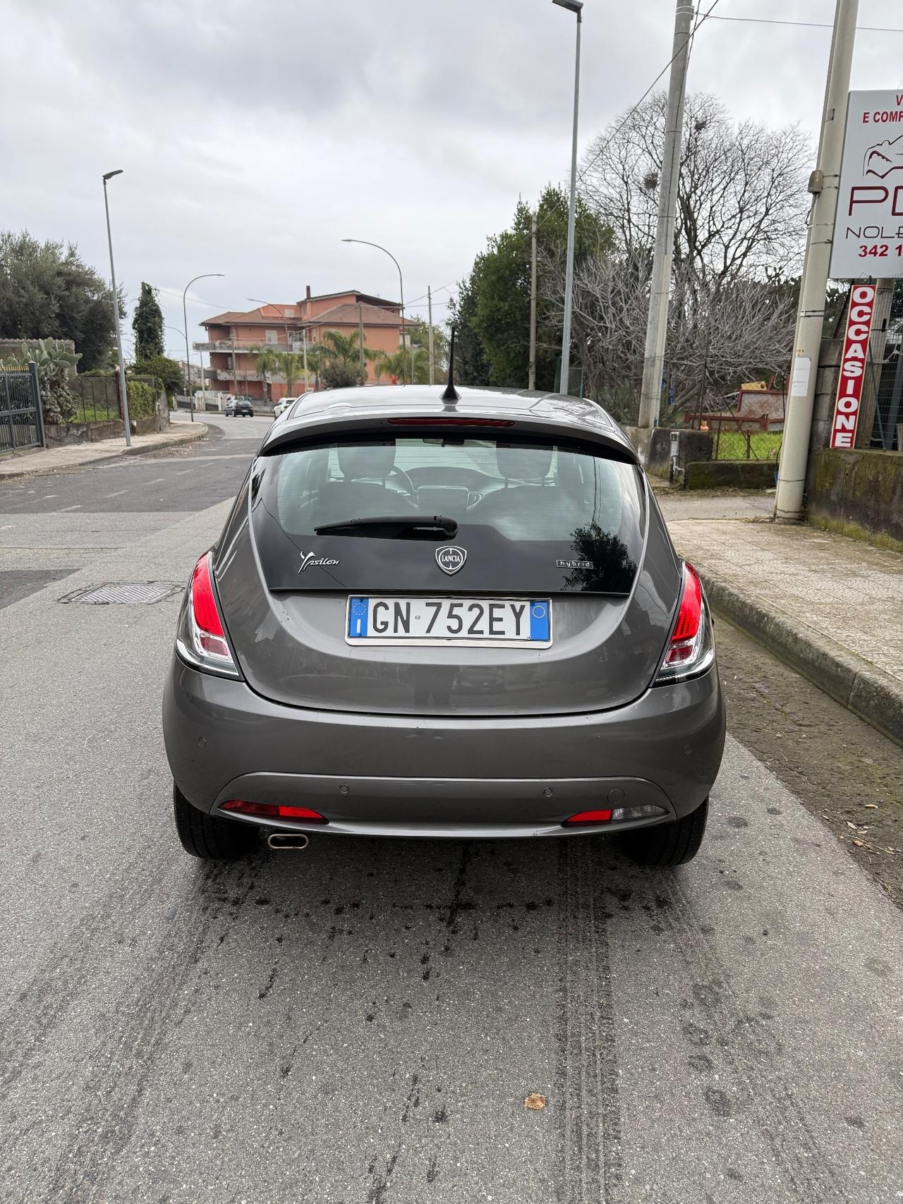 Lancia Ypsilon 1.0 FireFly 5 porte S&S Hybrid Alberta Ferretti