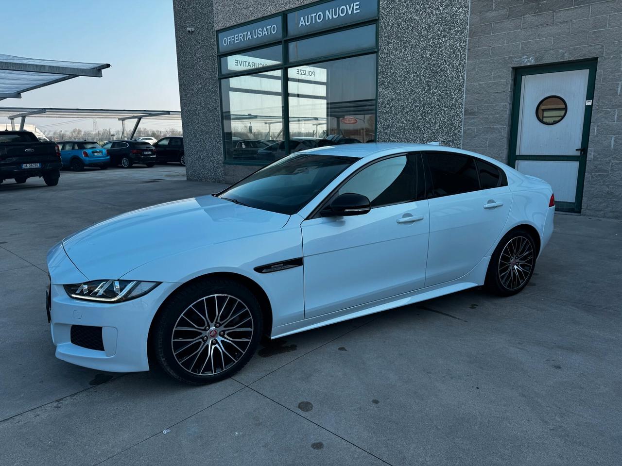 Jaguar XE 2.0 D 180 CV aut. Landmark Edition