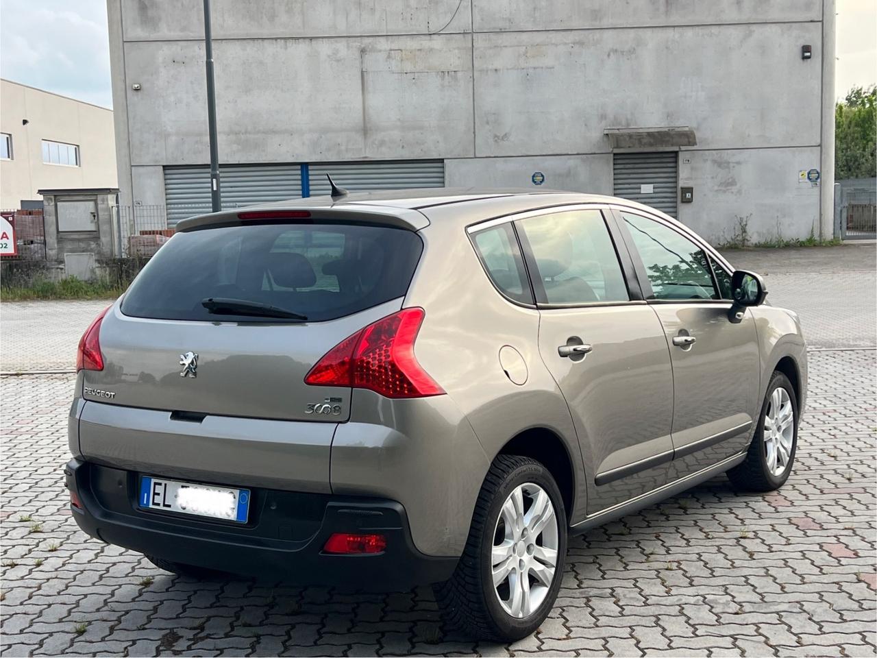 Peugeot 3008 1.6 e-HDi 112CV cambio robotizzato S.&S. Business