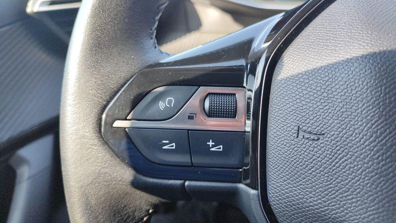 Peugeot 2008 motore elettrico 136 CV Allure Pack