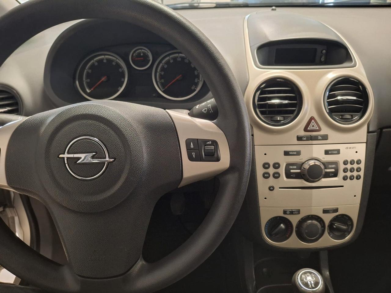Opel Corsa 1.2 5 porte Cosmo