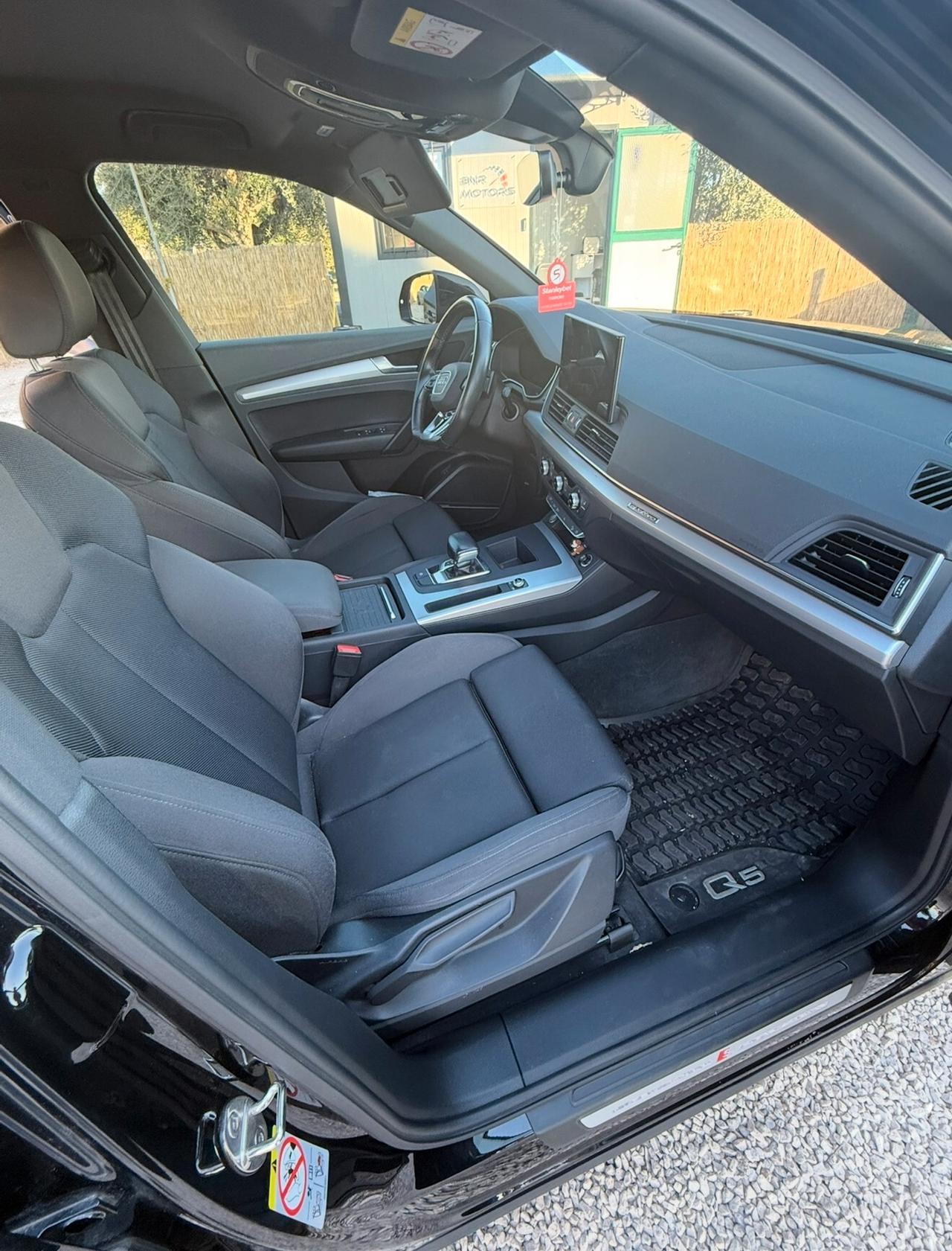 Audi Q5 40 TDI 204 CV quattro S tronic line Identity Black