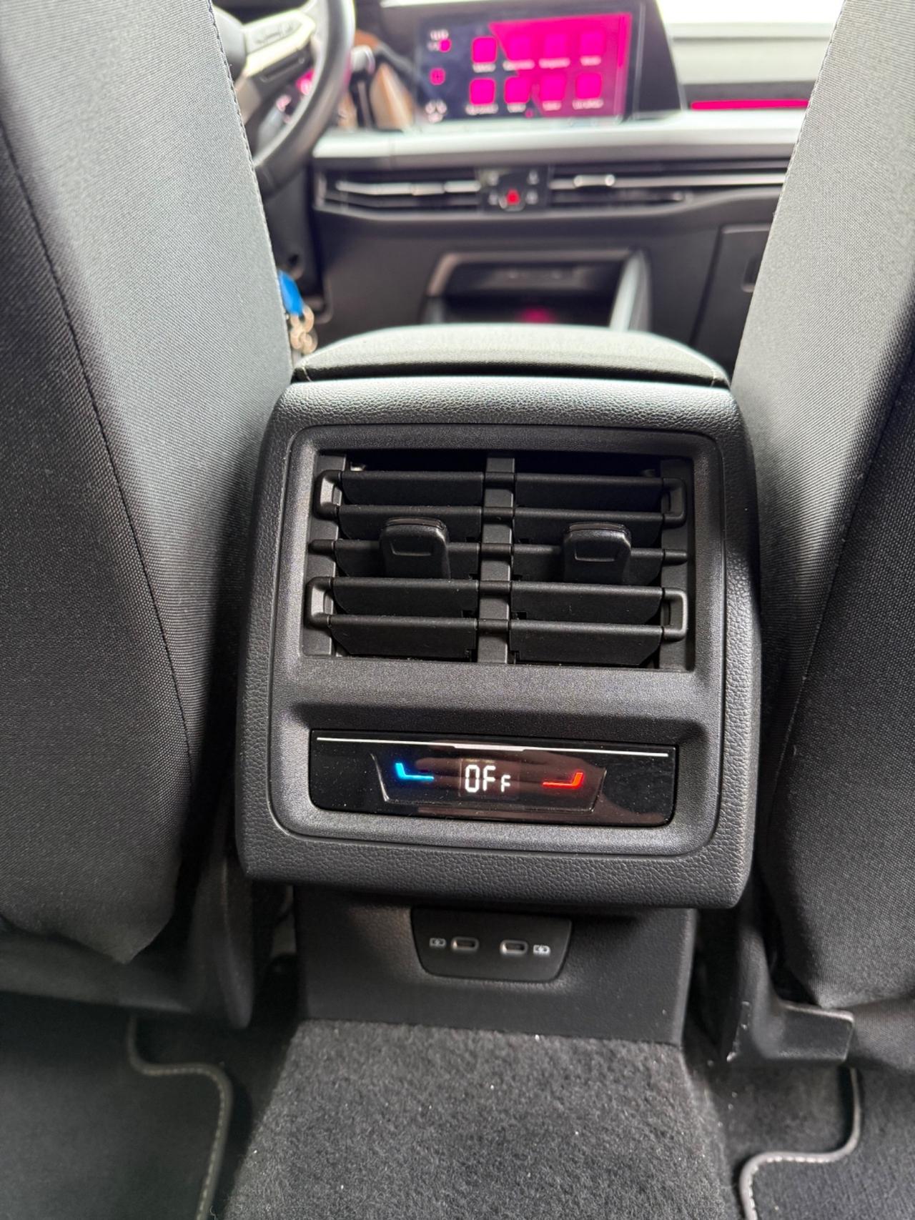 Volkswagen Golf 8 2.0 TDI DSG SCR CON GANCIO TRAINO