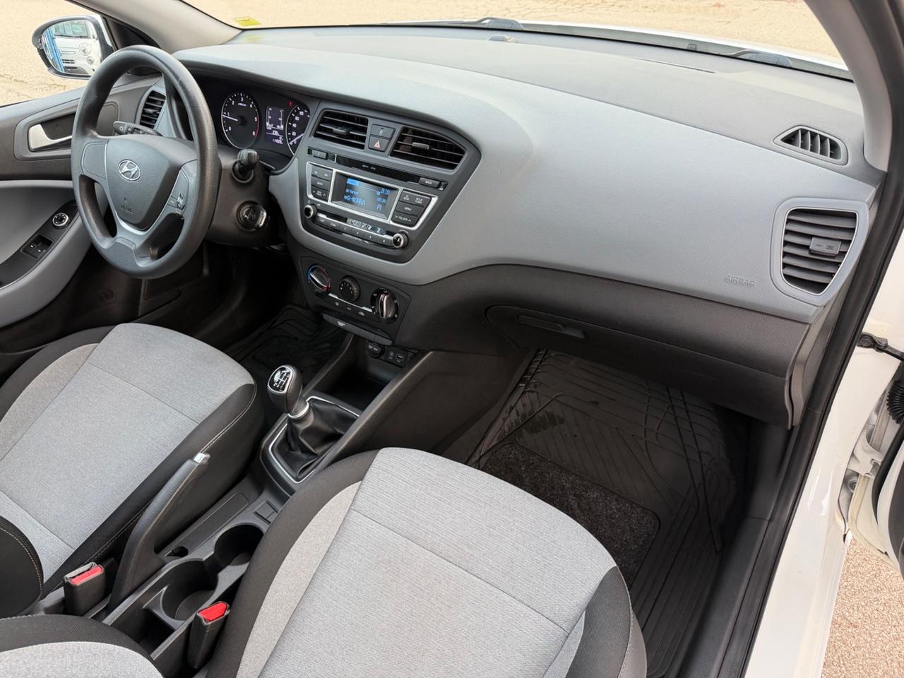 Hyundai i20 1.1 CRDi 75 cv 2015 114.000 km