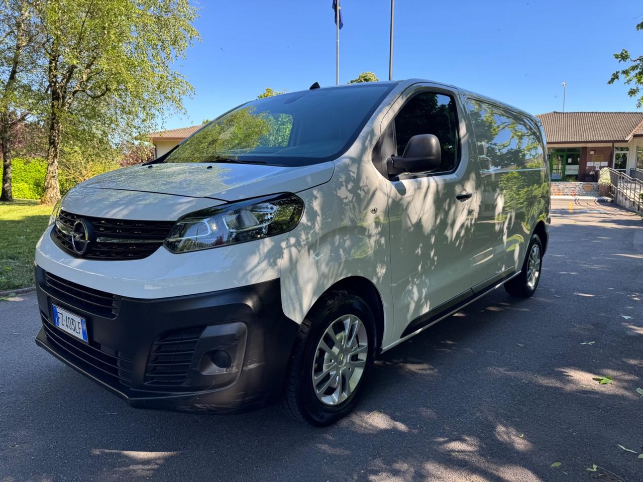 Opel vivaro 2.0 diesel manuale euro6d consumi bassi