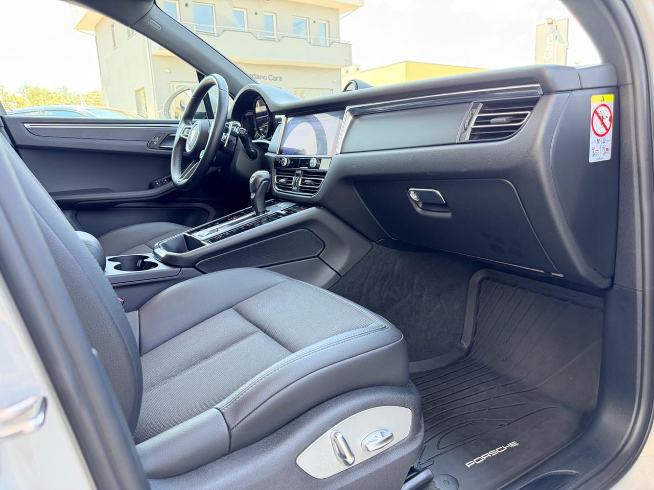 Porsche Macan 2.0 i 265cv open edition colore gesso