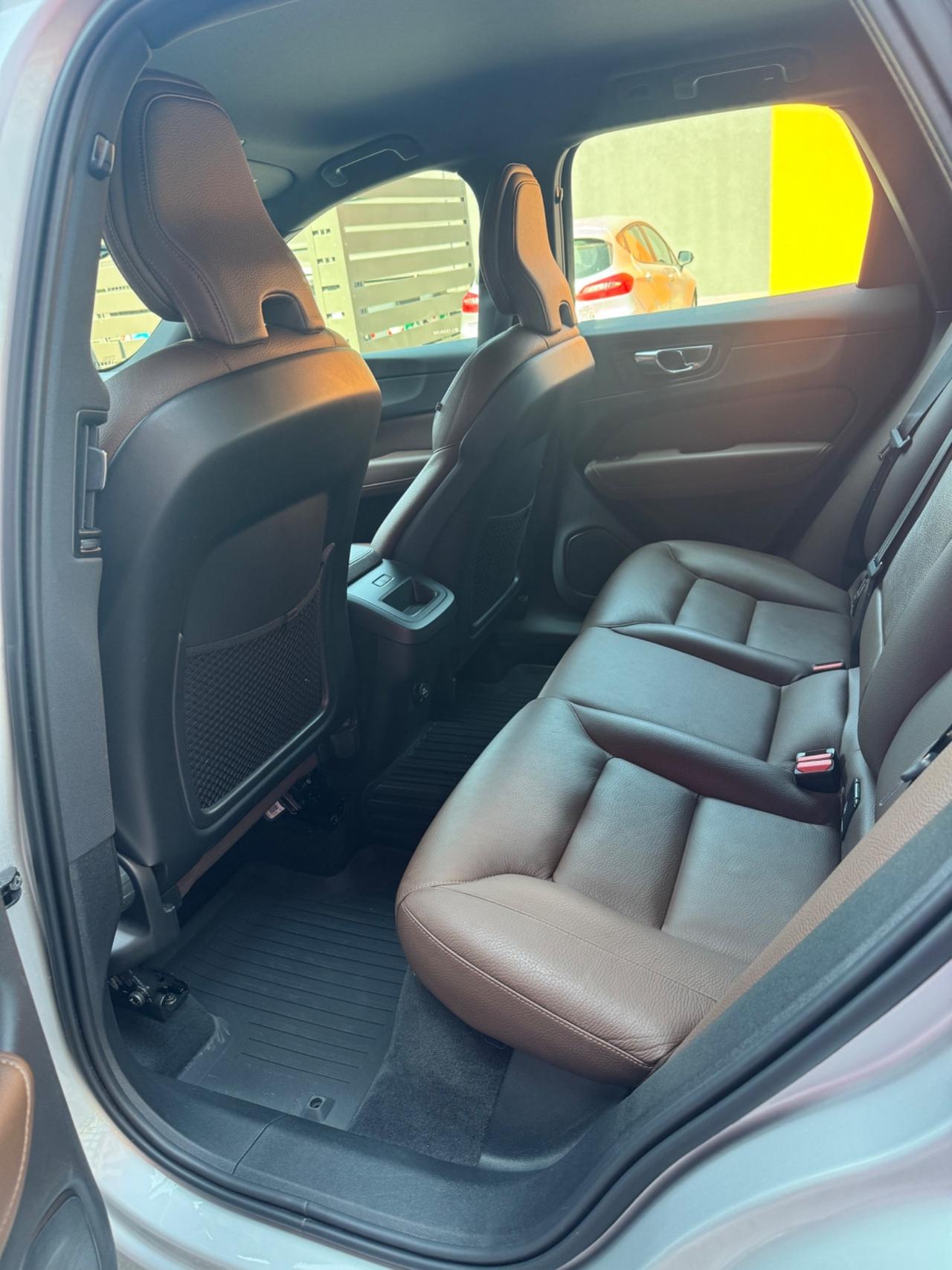 VOLVO XC 60 B4 AWD UNI PROP IVA ESPOSTA