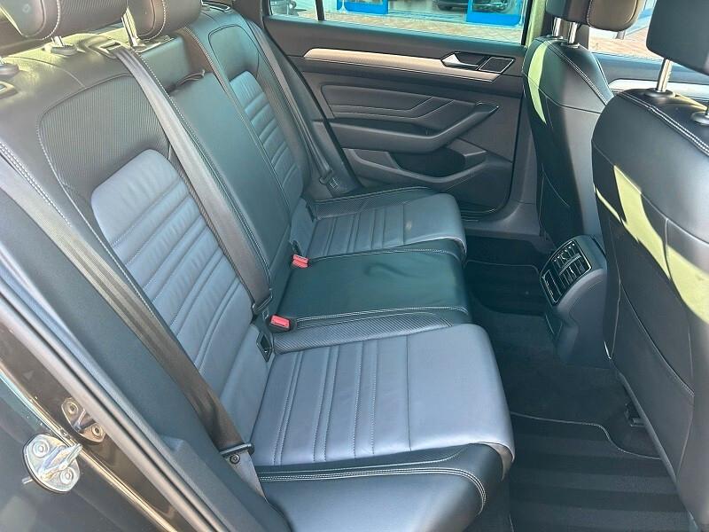 Volkswagen Passat Variant 2.0 TDI DSG Executive R-LINE