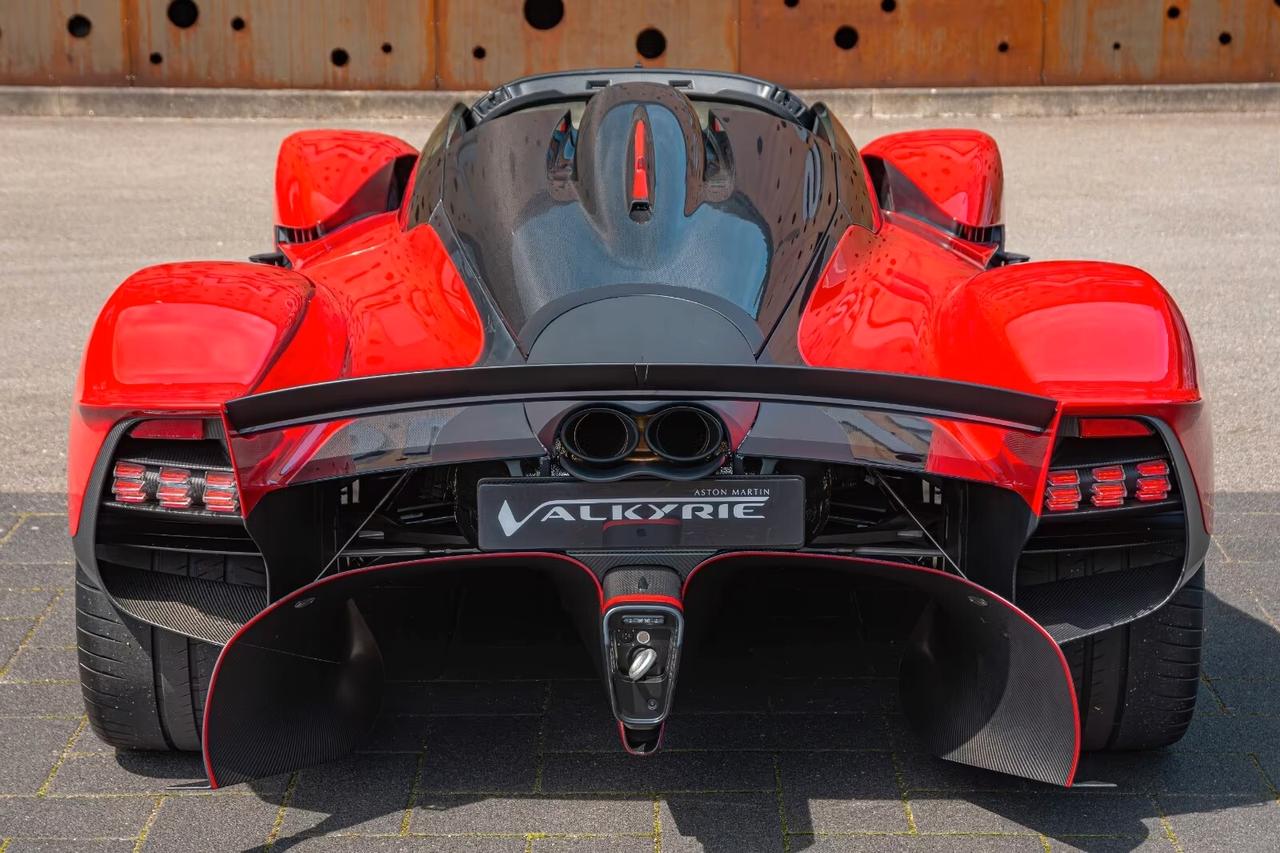 Aston Martin Valkyrie SPIDER *Q-COMMISSION*PIANO DA COLLEZIONE*
