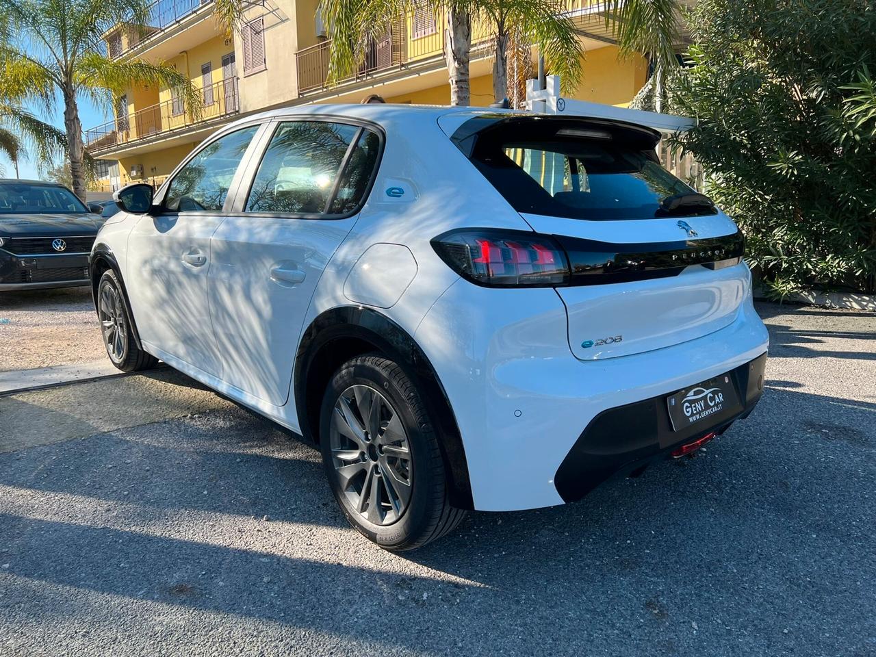Peugeot 208 motore elettrico 136 CV 5 porte Active