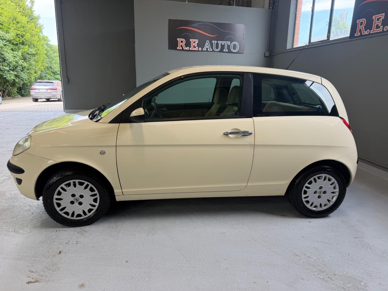 Lancia Ypsilon 1.2 16V Oro