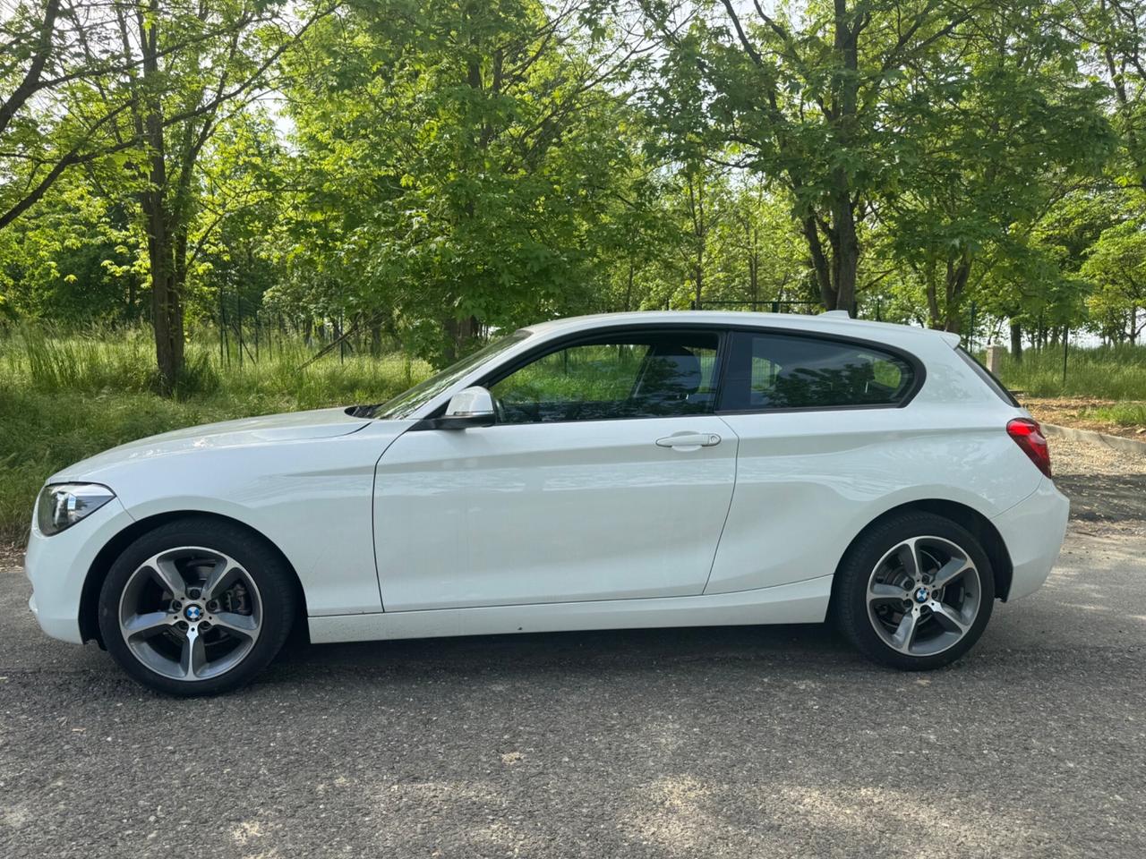 Bmw 114 114i 5p. Unique