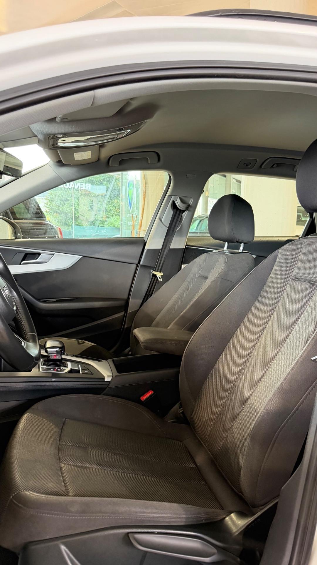 Audi A4 Avant 30 TDI S line edition