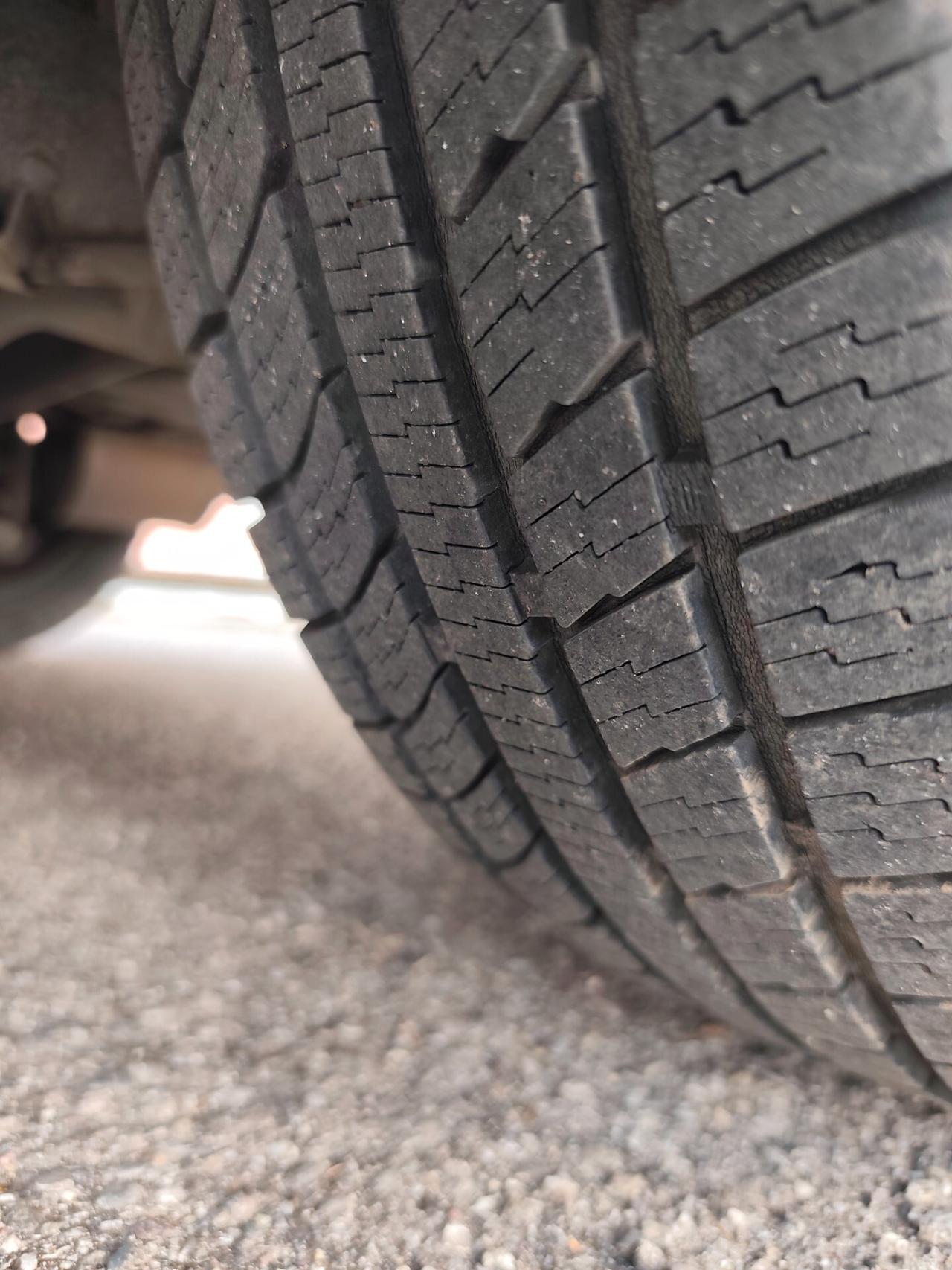 Toyota Yaris 1.3 benz 5 porte frizione nuova