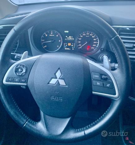 MITSUBISHI Outlander 2.2 DI-D 4WD Instyle AUT.