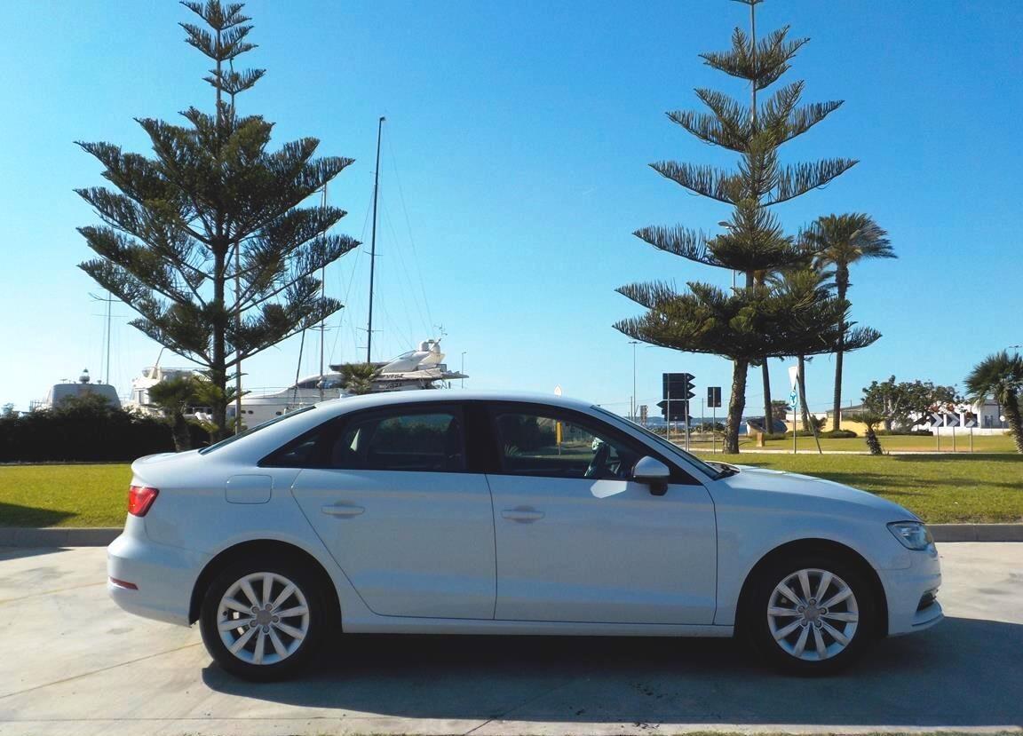 Audi A3 Sedan 1.6 TDI clean diesel Young