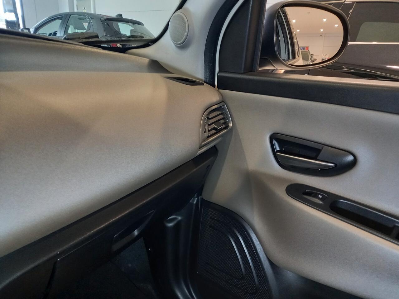 Lancia Ypsilon 1.2 69 CV 5 porte 77000 km Neopatentati