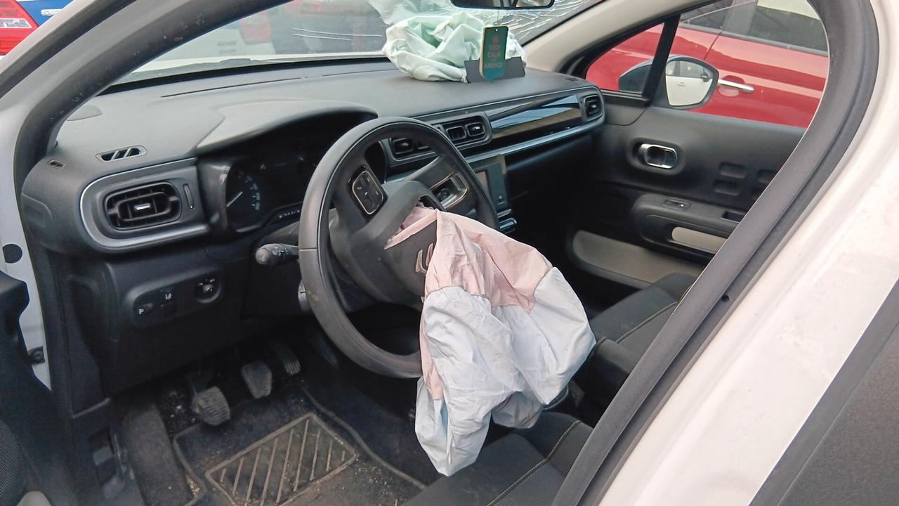 Citroen C3 incidentata sinistrata mondialcars 4 posti