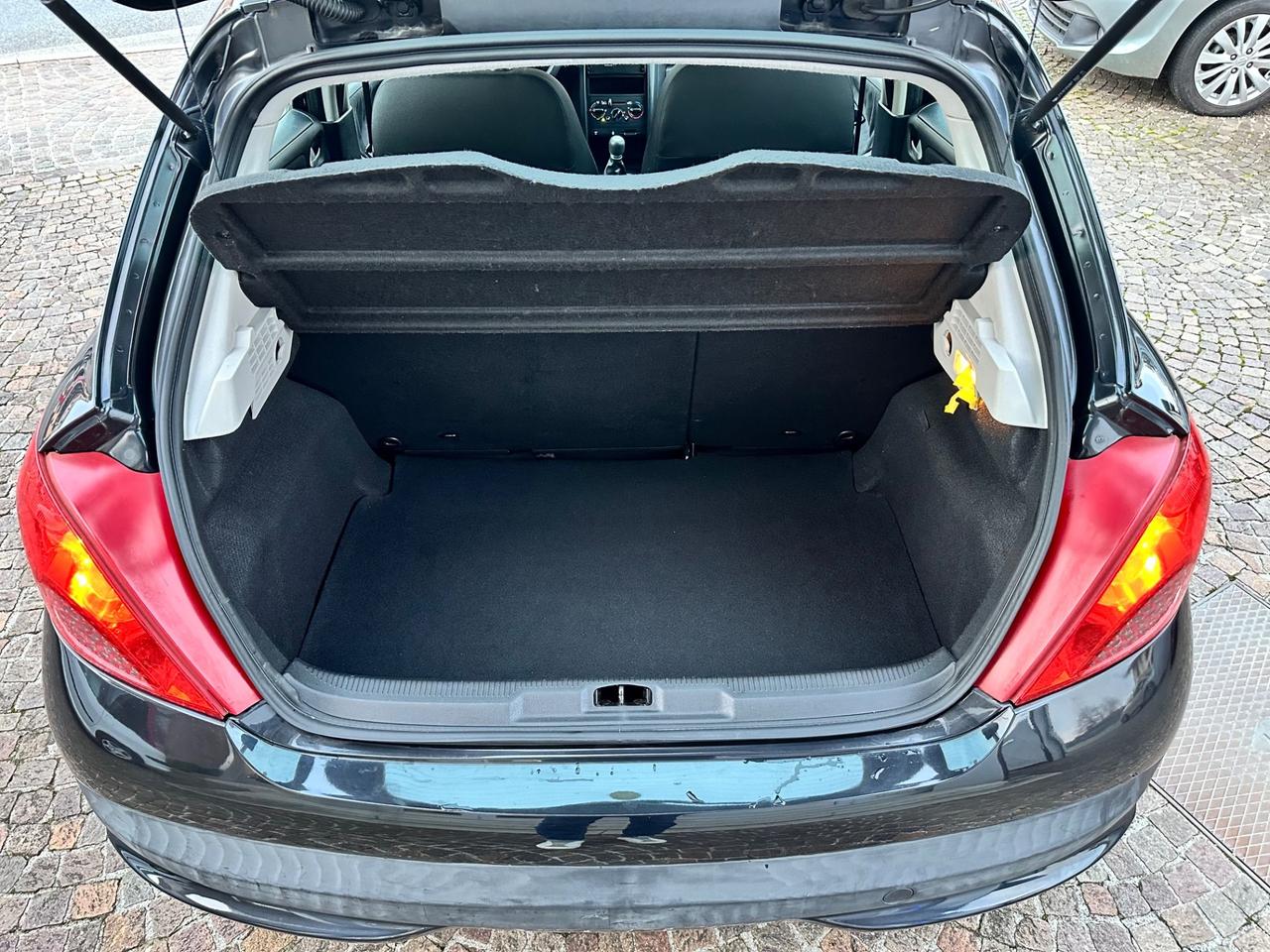 Peugeot 207 1.4Bz 8V 75CV 5p. X Line -Neopatentati