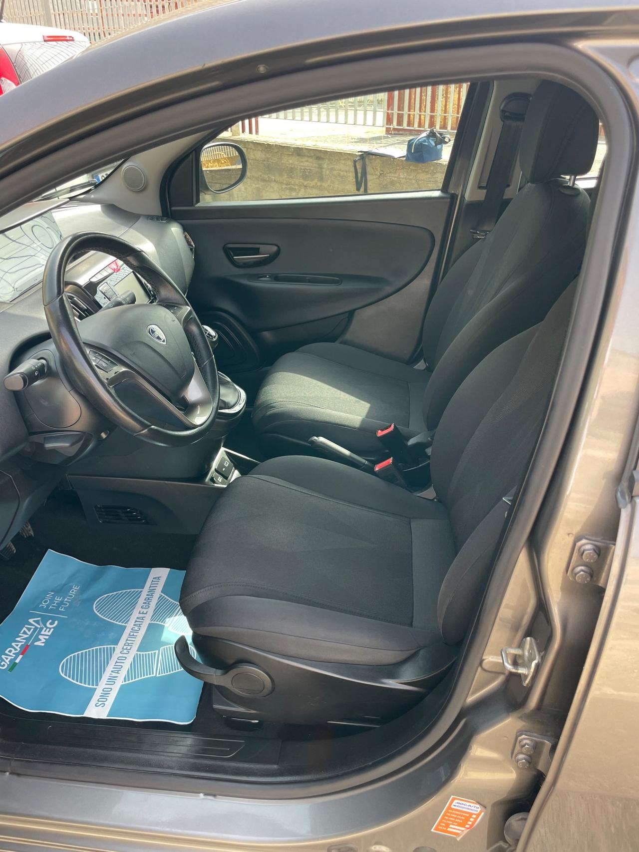 Lancia Ypsilon 1.0 FireFly 5 porte S&S Hybrid Ecochic Gold
