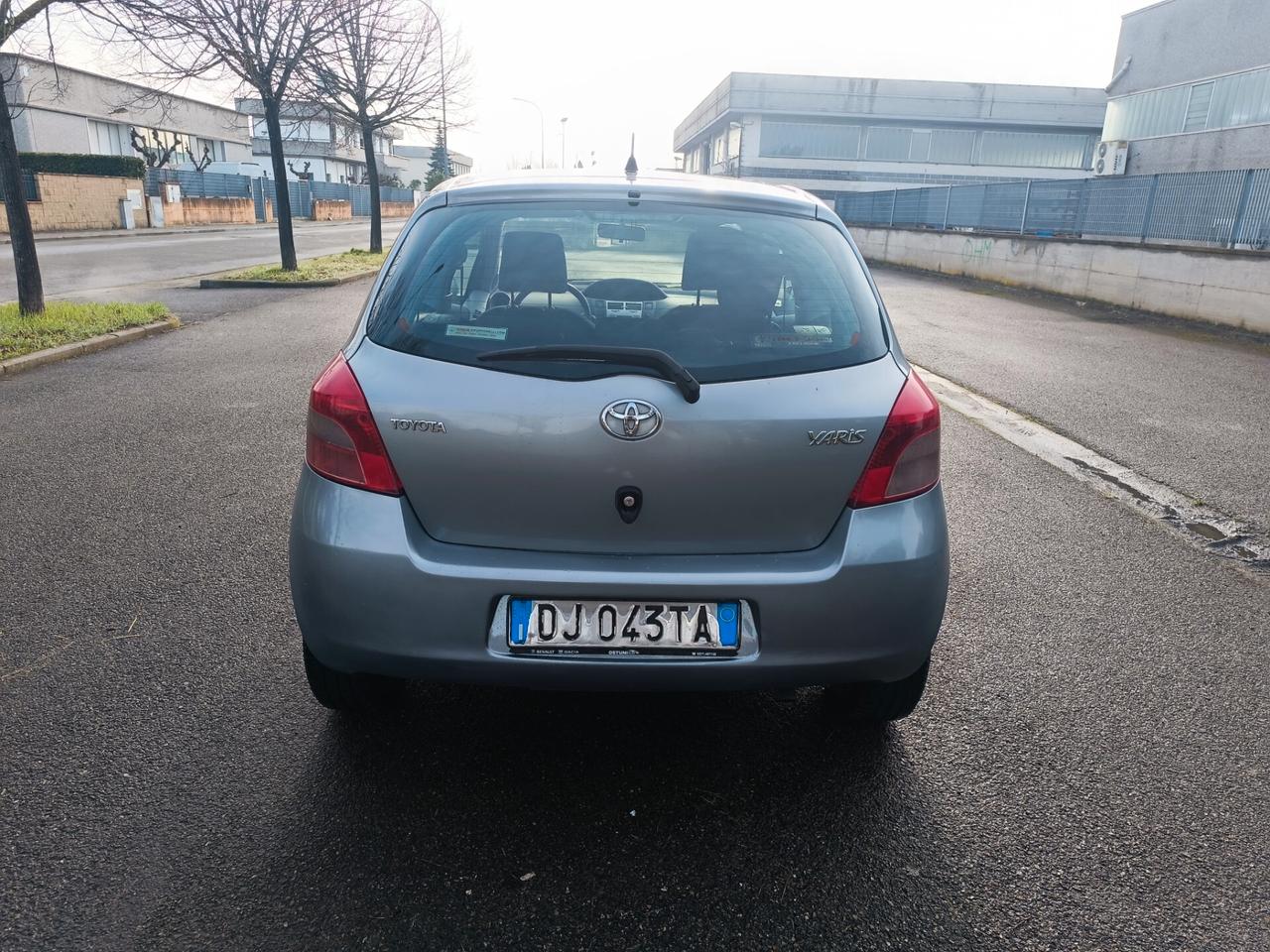 Toyota Yaris 1.0 SOLO 99.000 KM NEOPATENTATI