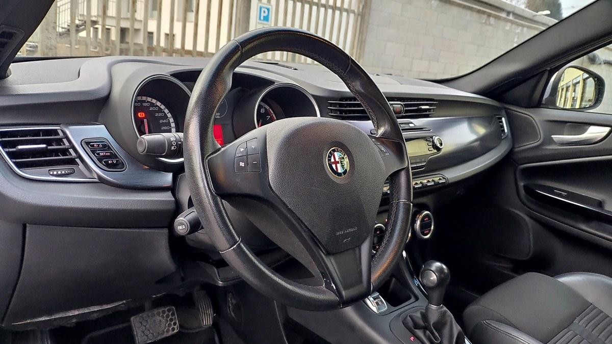 ALFA ROMEO Giulietta SOLO PER COMMERCIANTI AUTO SENZA GARANZIA