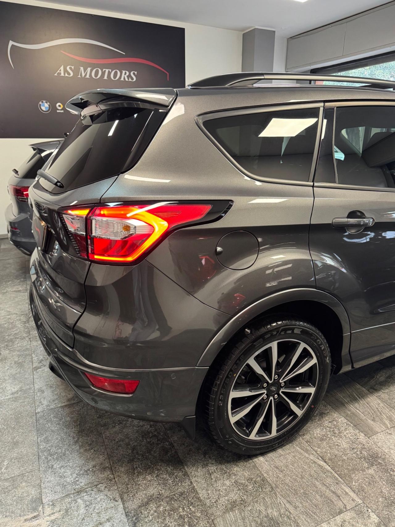Ford Kuga 2.0 TDCI ST LINE DA VETRINA