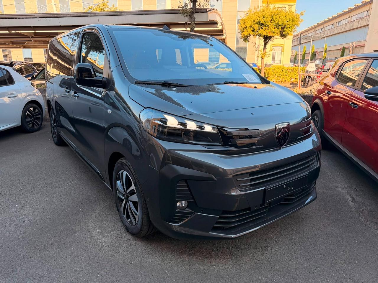 PEUGEOT Traveller 2.2 BlueHDi 180 EAT8 9 posti