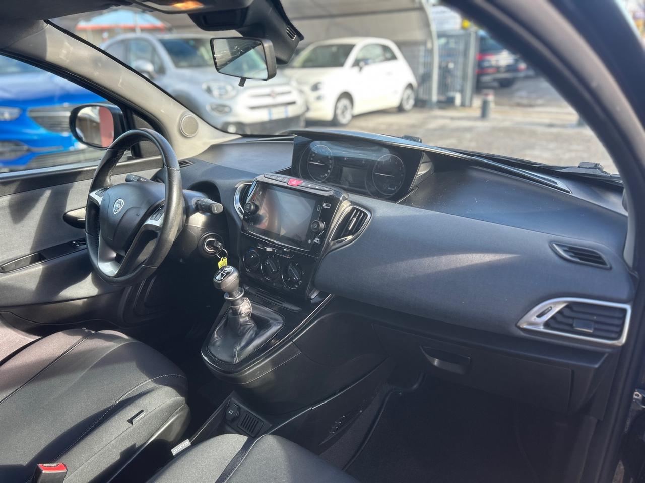 Lancia Ypsilon 0.9 t.air Gold metano 70cv