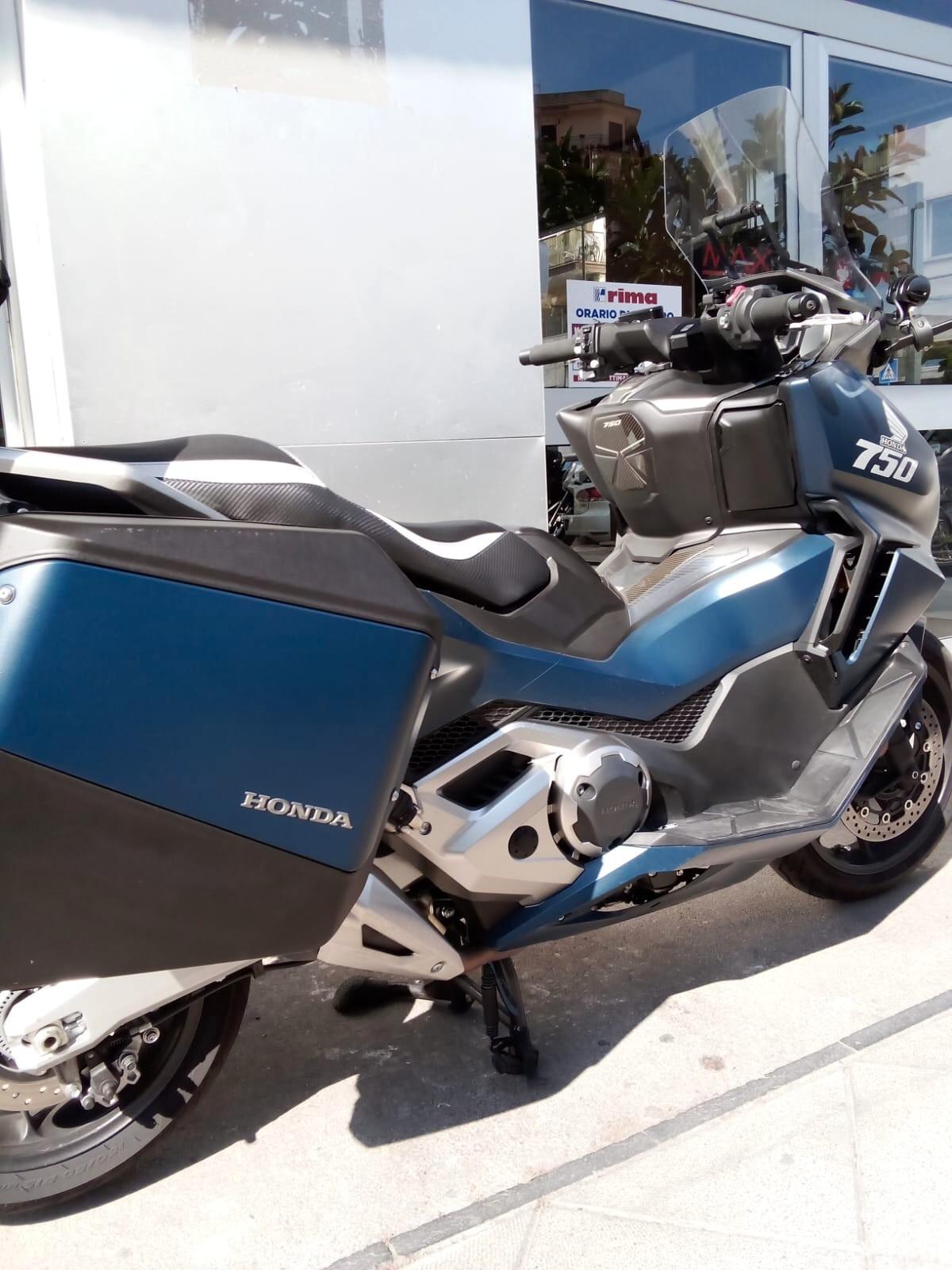 Honda Forza 750
