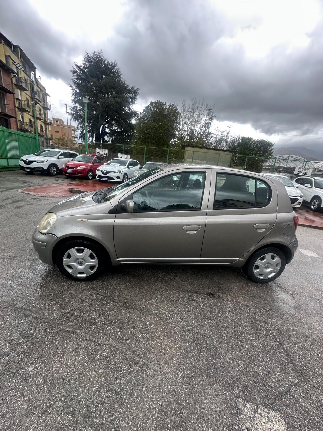 Toyota Yaris 1.0i 16V cat 5 porte Sol