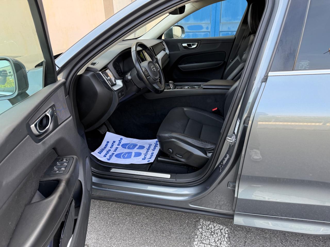 Volvo XC60 B4 (d) AWD Geartronic Business Plus
