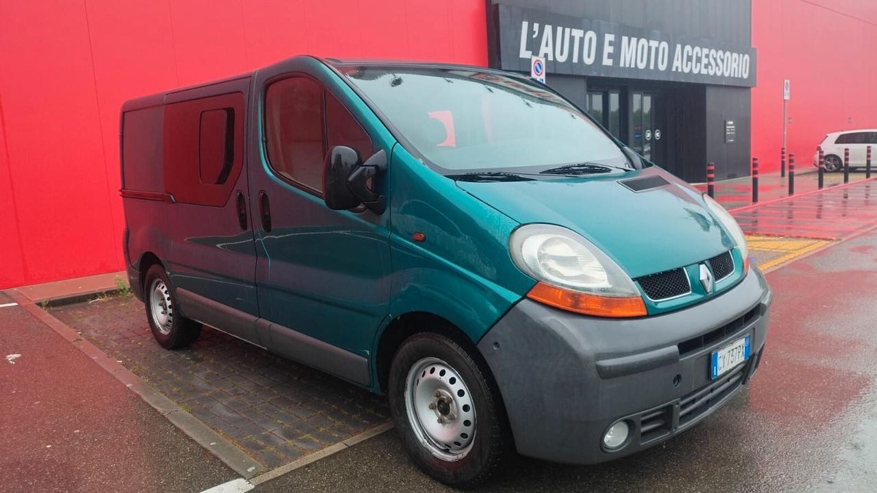 Renault Trafic 6 posti autocarro